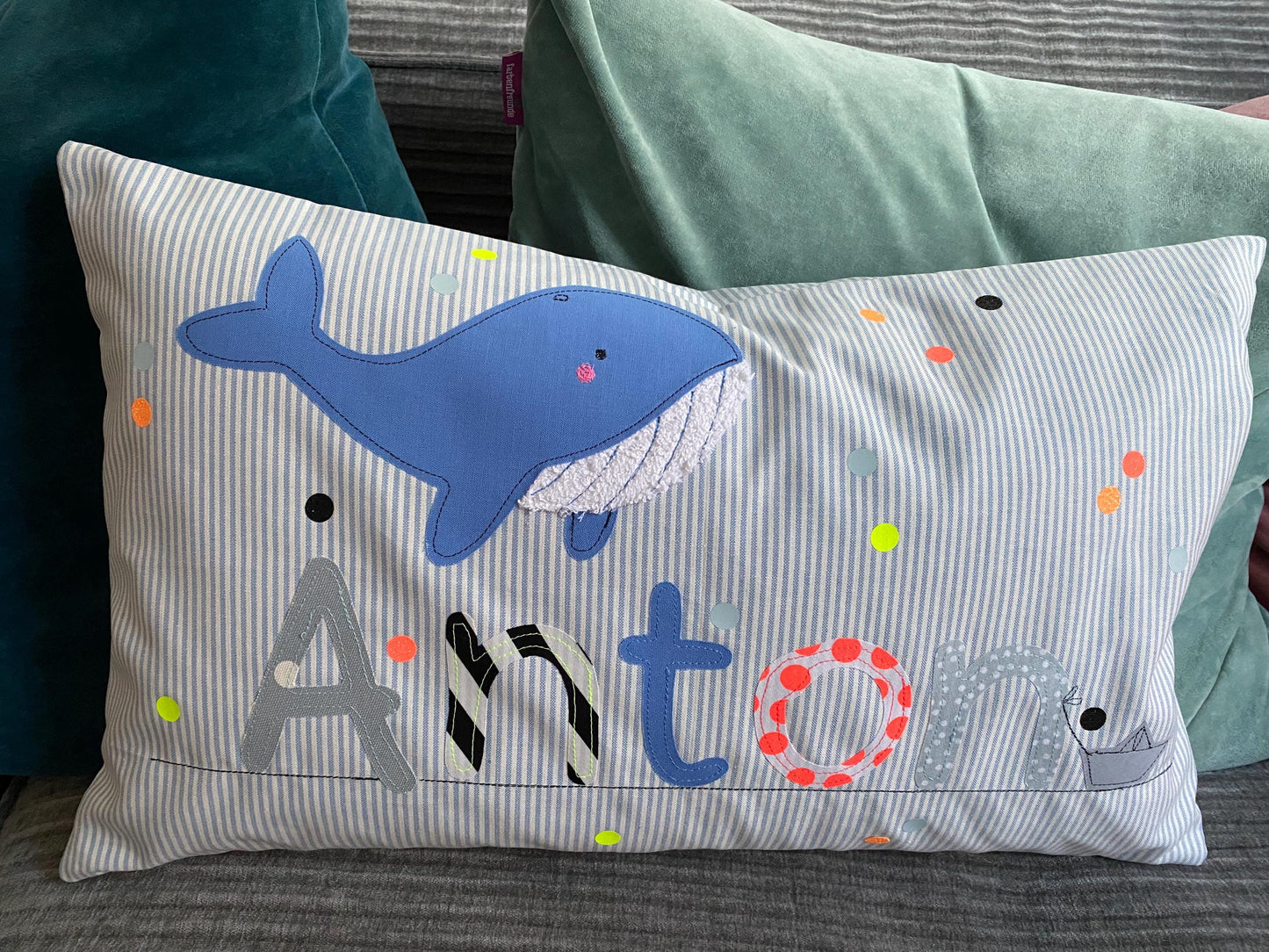 Kissen mit Namen Kissenbezug Geburt Baby Kissenhülle personalisiert Wal neon Kuschelkissen Kinderkissen Babykissen Geschenk Taufe