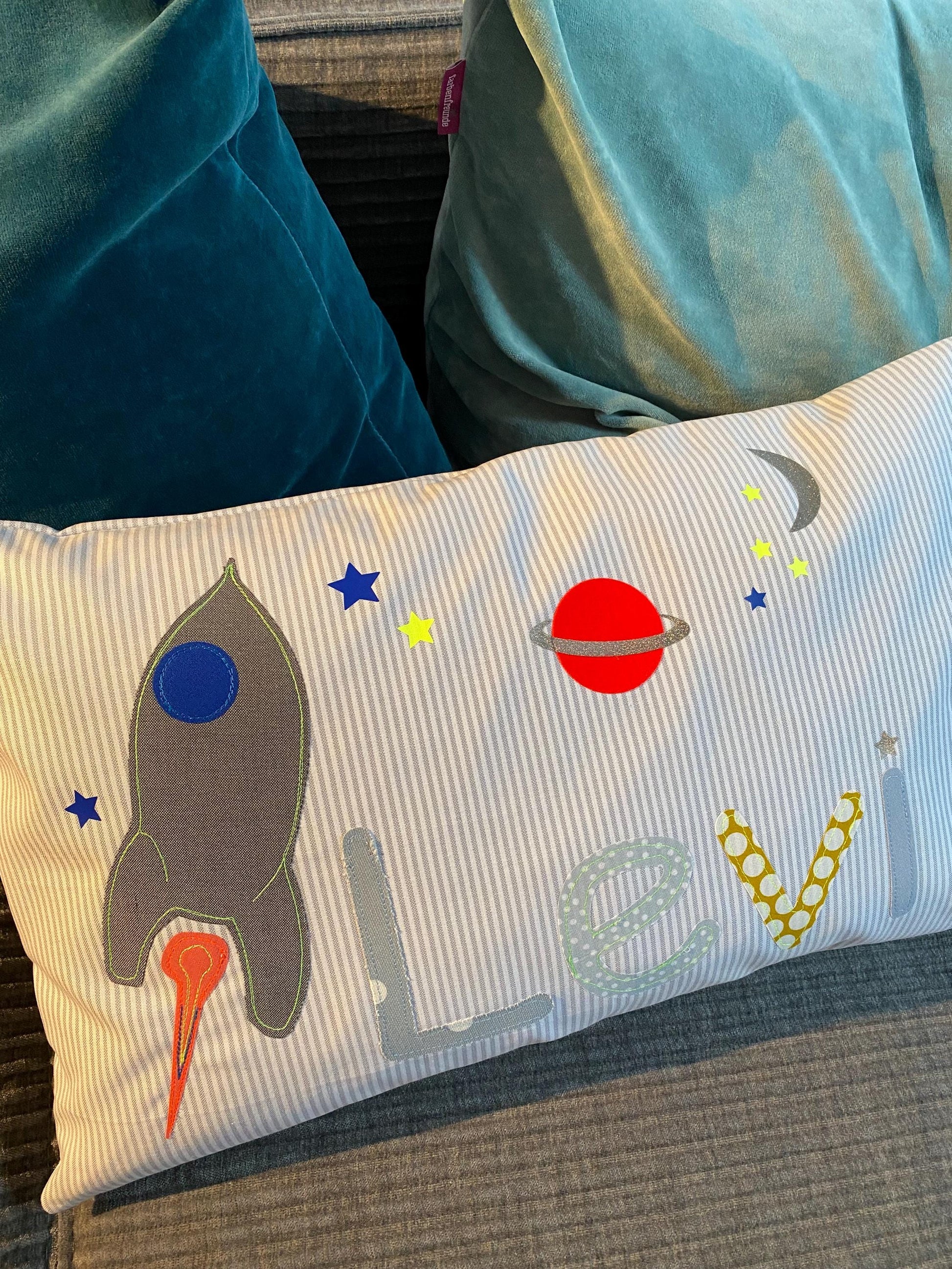 Kissen mit Namen Kissenbezug Kissen Geburt Baby Kissenhülle personalisiert Namenskissen Kuschelkissen Kinderkissen Rakete Weltall Mond Jungs