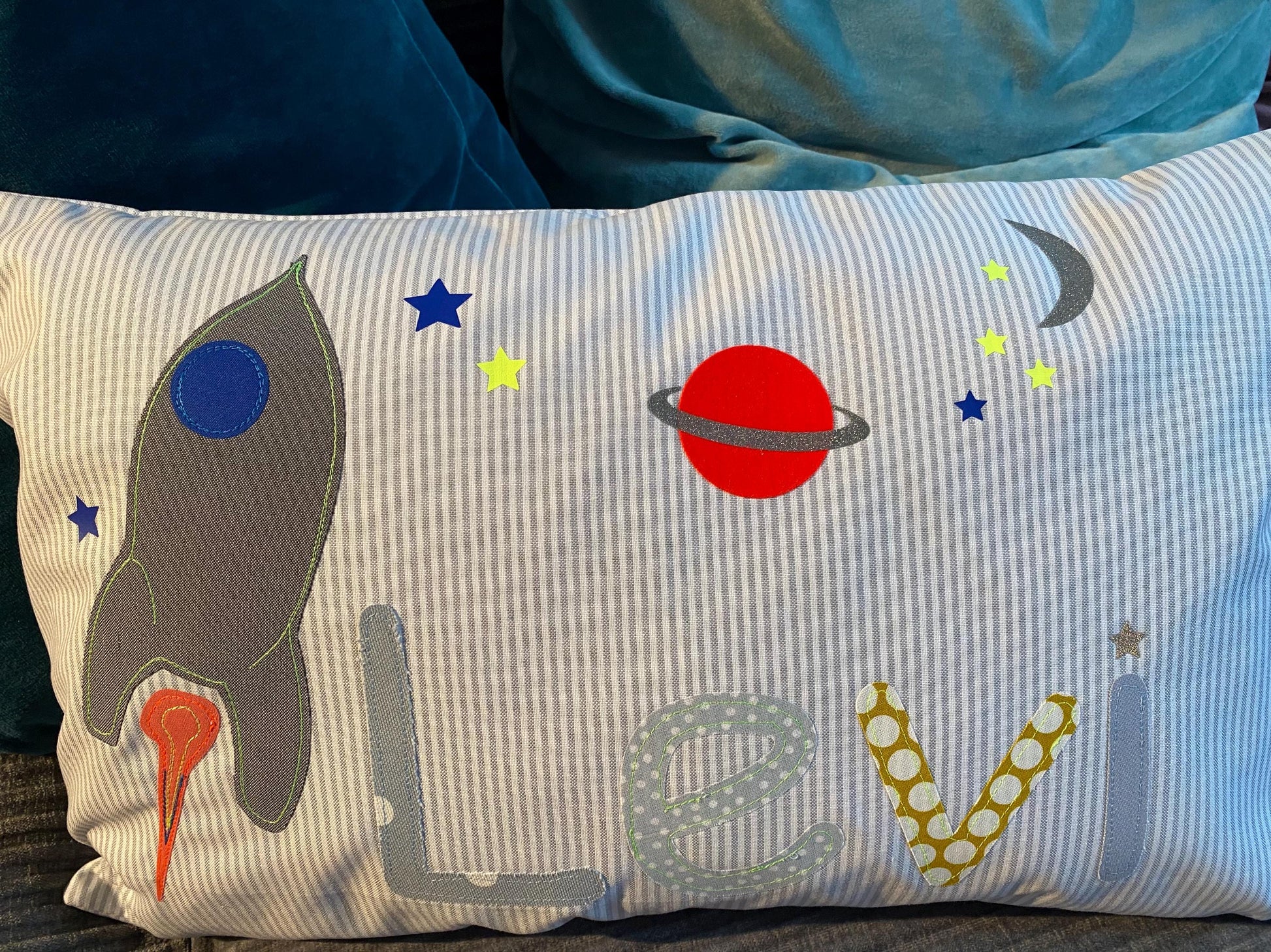 Kissen mit Namen Kissenbezug Kissen Geburt Baby Kissenhülle personalisiert Namenskissen Kuschelkissen Kinderkissen Rakete Weltall Mond Jungs